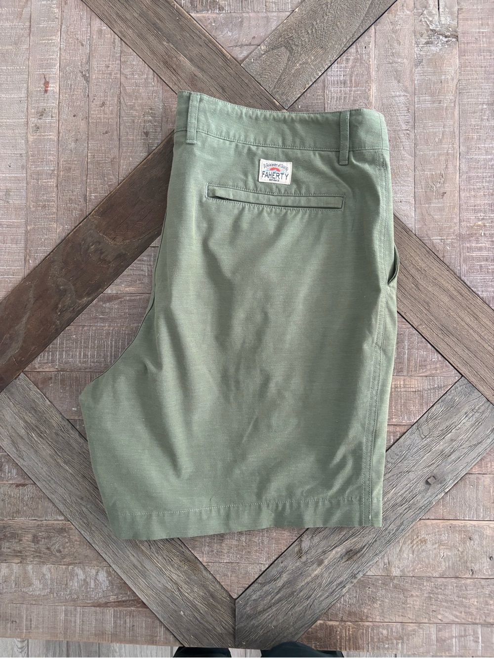 Faherty Olive Green Flat-Front Men's Shorts